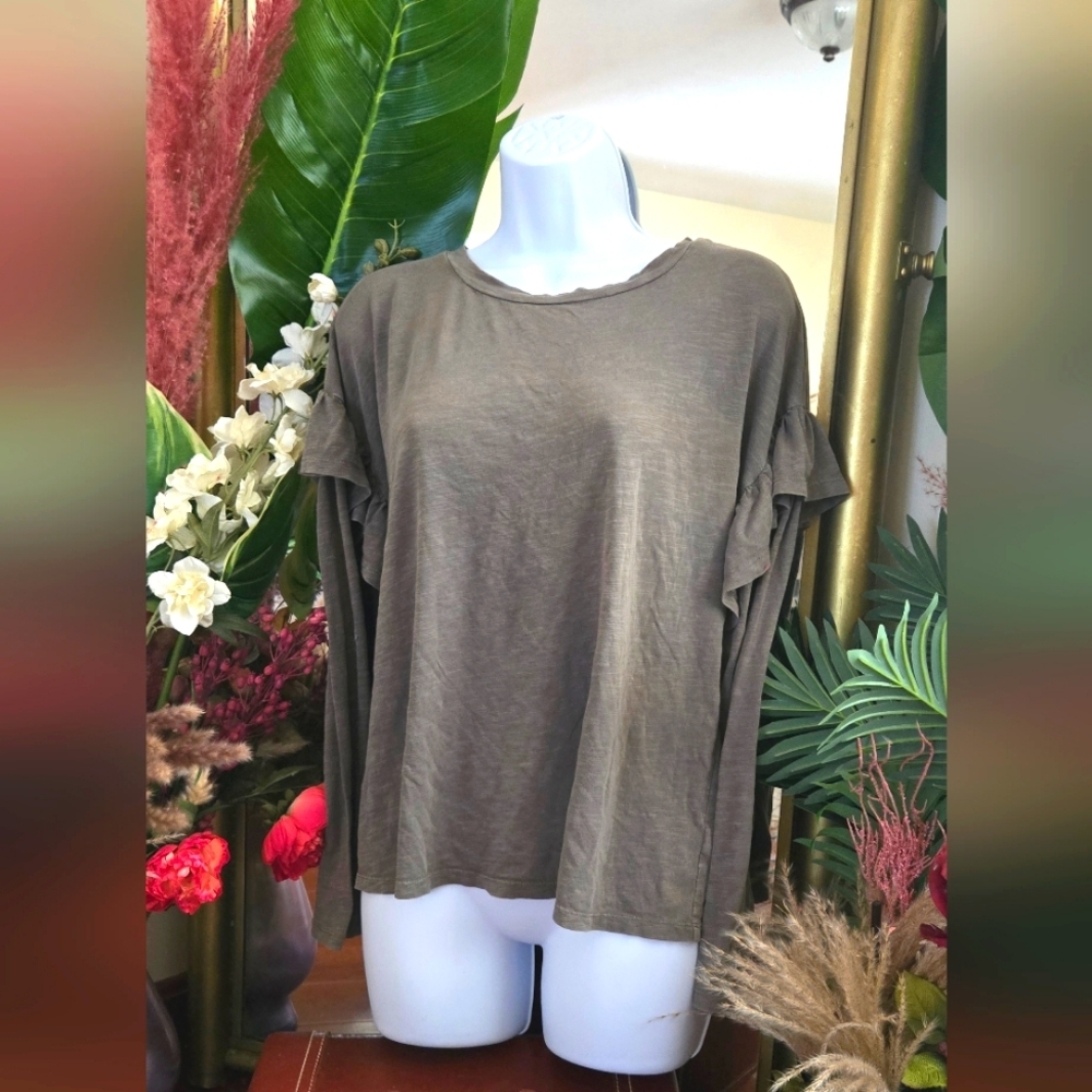 Universal Thread Ruffle Top